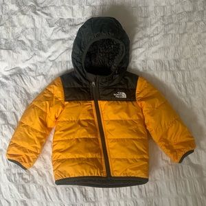 REVERSIBLE north face puffer jacket for baby. 12-18m